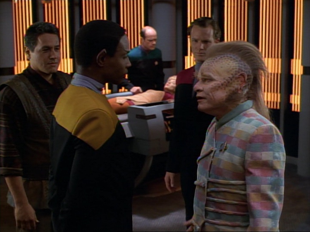 ariane179254_StarTrekVoyager_1x01_1x02-Caretaker_4996.jpg