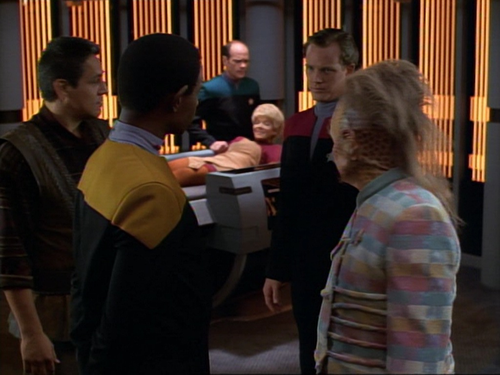 ariane179254_StarTrekVoyager_1x01_1x02-Caretaker_4997.jpg