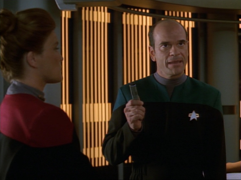 ariane179254_StarTrekVoyager_1x01_1x02-Caretaker_5008.jpg