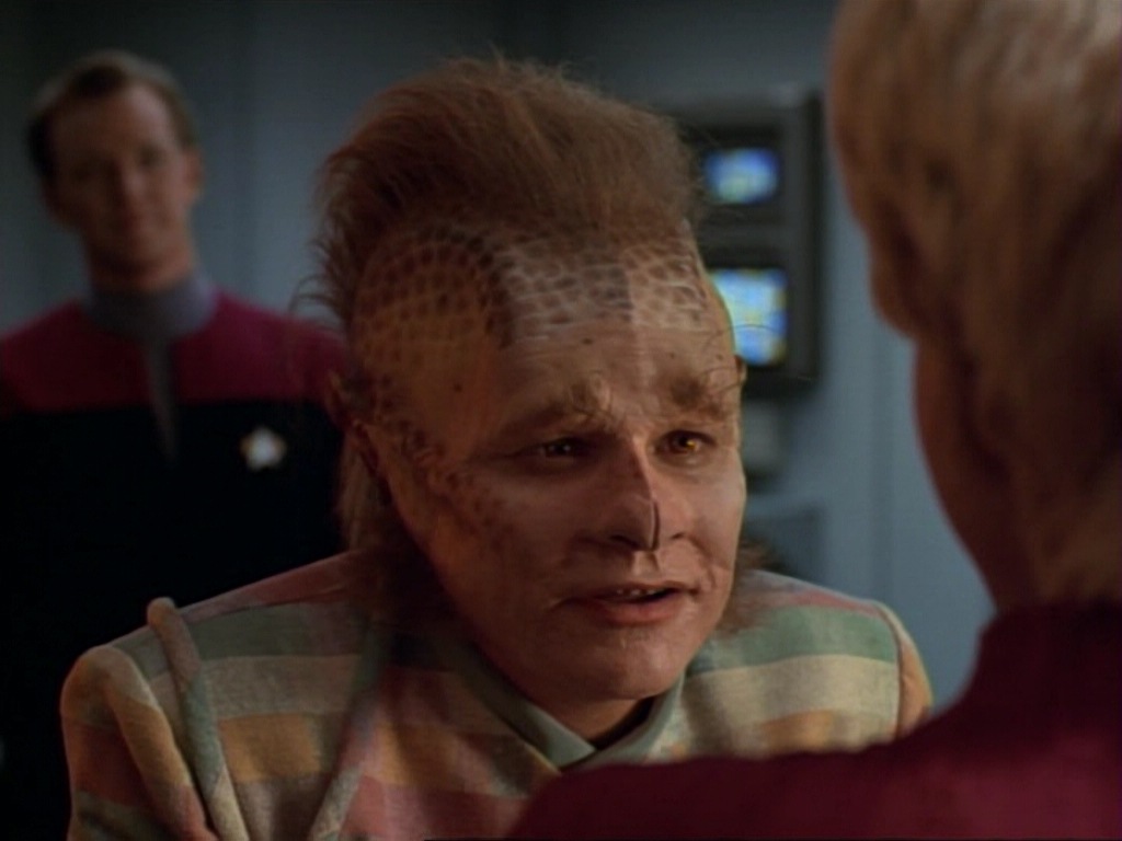 ariane179254_StarTrekVoyager_1x01_1x02-Caretaker_5030.jpg