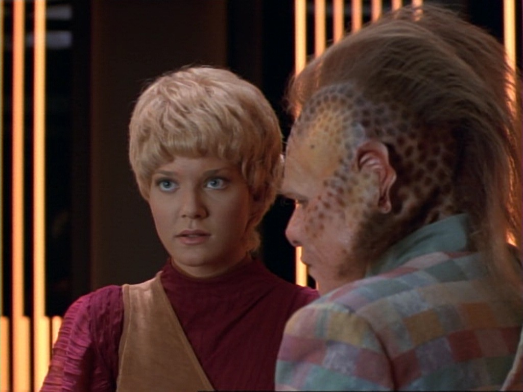 ariane179254_StarTrekVoyager_1x01_1x02-Caretaker_5051.jpg