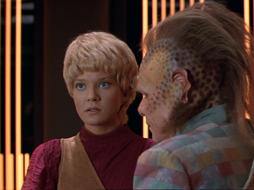 ariane179254_StarTrekVoyager_1x01_1x02-Caretaker_5063.jpg
