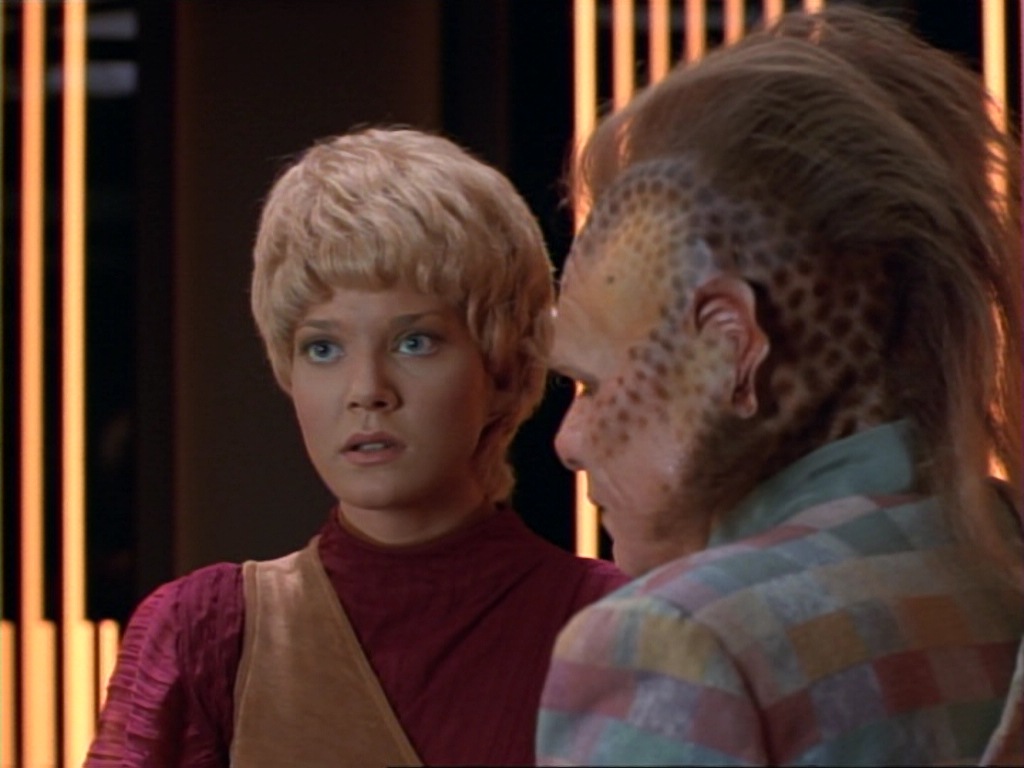 ariane179254_StarTrekVoyager_1x01_1x02-Caretaker_5064.jpg