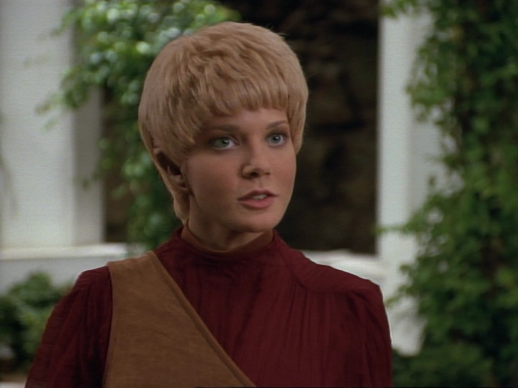 ariane179254_StarTrekVoyager_1x01_1x02-Caretaker_5206.jpg