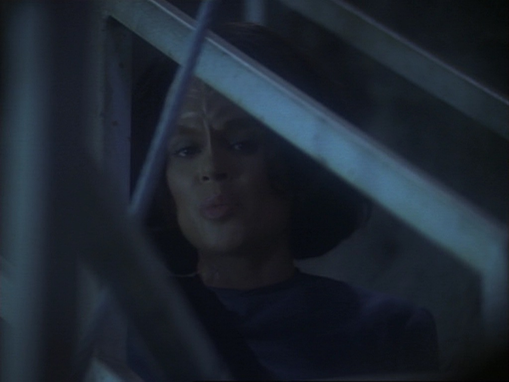 ariane179254_StarTrekVoyager_1x01_1x02-Caretaker_5371.jpg