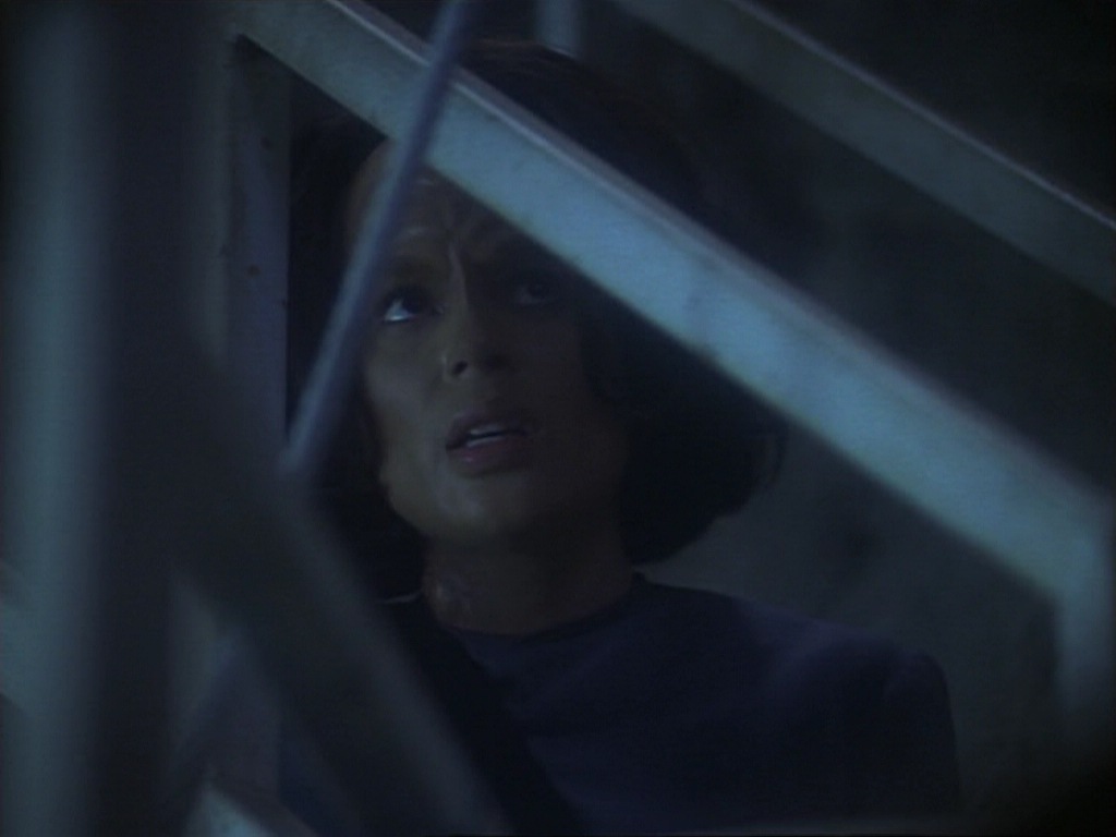 ariane179254_StarTrekVoyager_1x01_1x02-Caretaker_5388.jpg