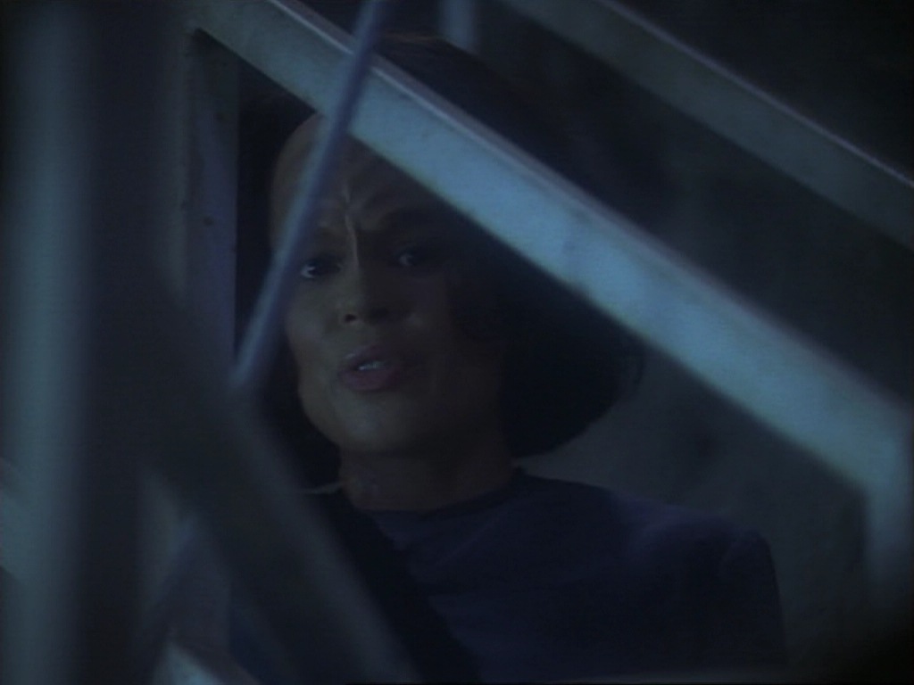 ariane179254_StarTrekVoyager_1x01_1x02-Caretaker_5389.jpg