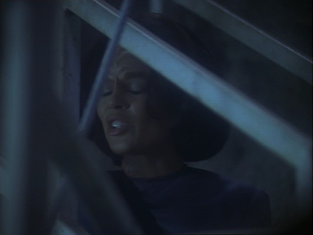 ariane179254_StarTrekVoyager_1x01_1x02-Caretaker_5412.jpg
