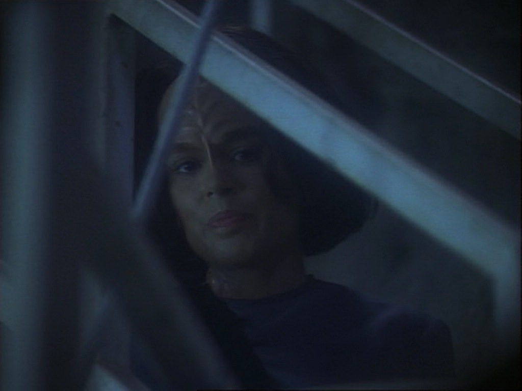 ariane179254_StarTrekVoyager_1x01_1x02-Caretaker_5421.jpg