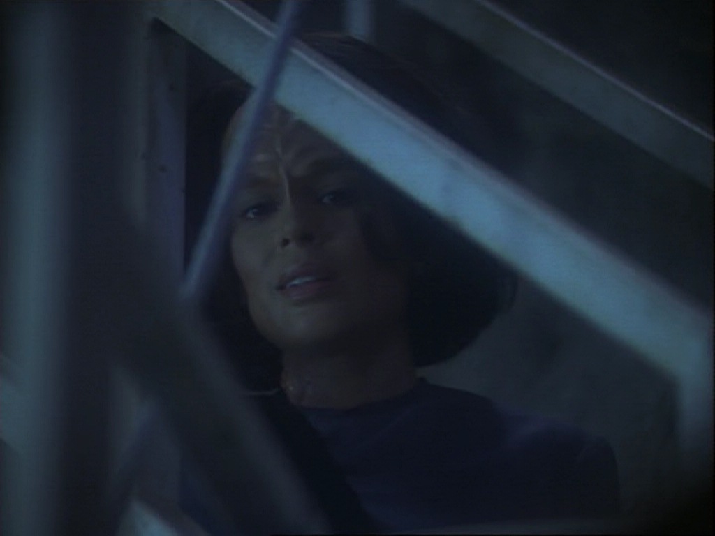 ariane179254_StarTrekVoyager_1x01_1x02-Caretaker_5425.jpg