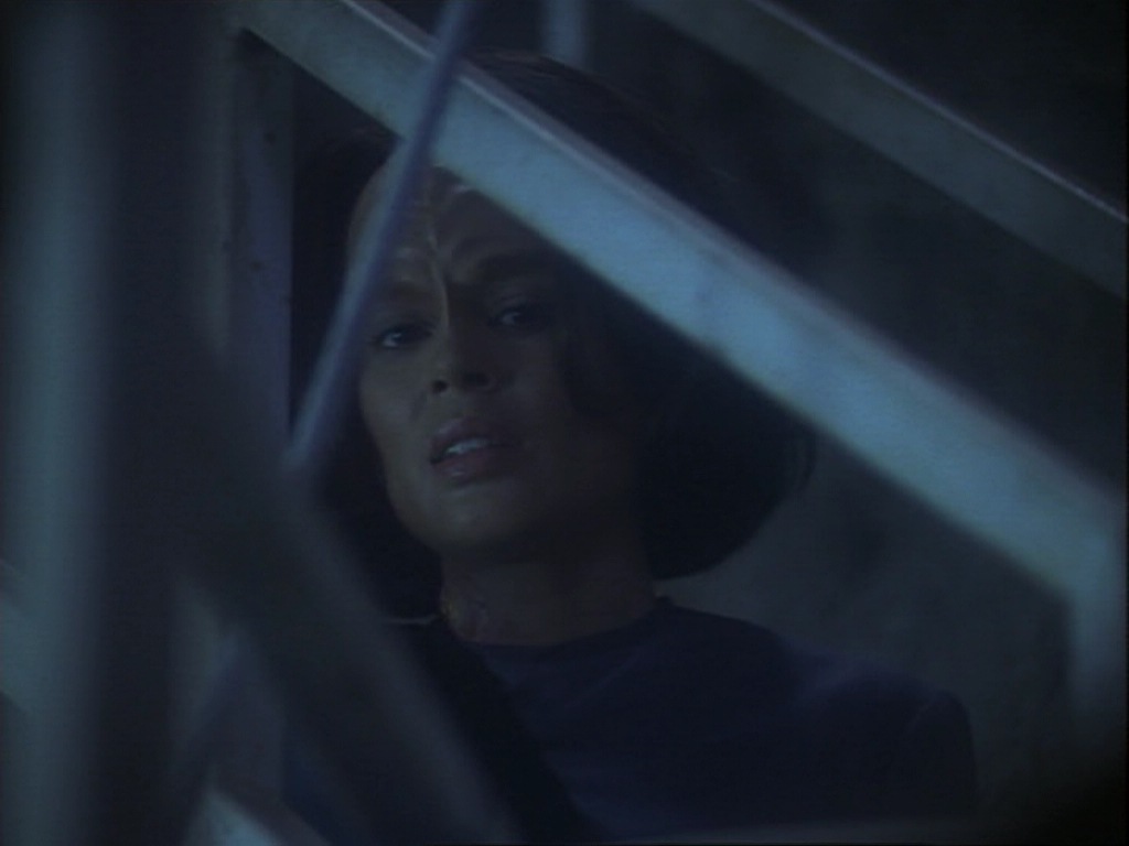 ariane179254_StarTrekVoyager_1x01_1x02-Caretaker_5426.jpg