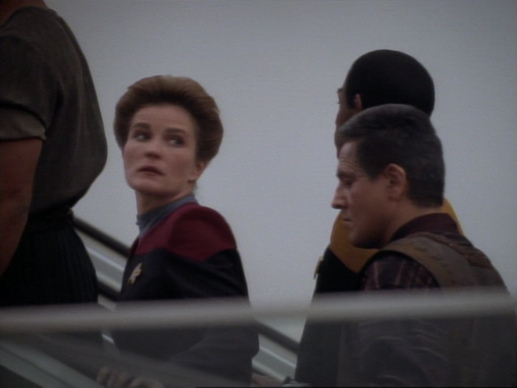 ariane179254_StarTrekVoyager_1x01_1x02-Caretaker_5443.jpg