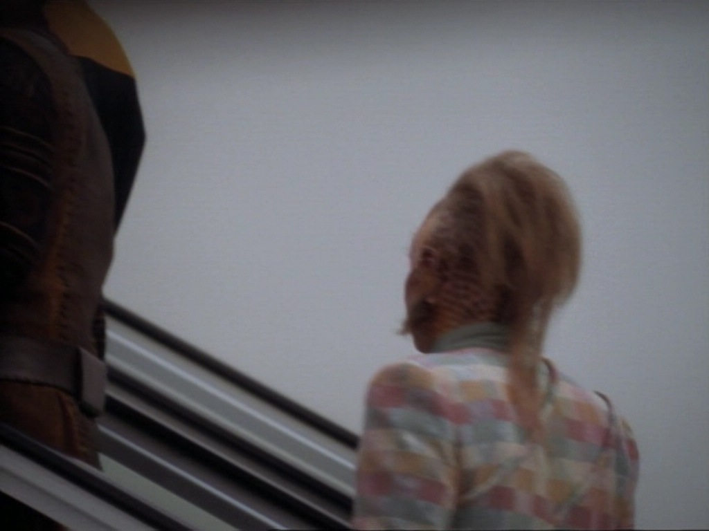 ariane179254_StarTrekVoyager_1x01_1x02-Caretaker_5448.jpg