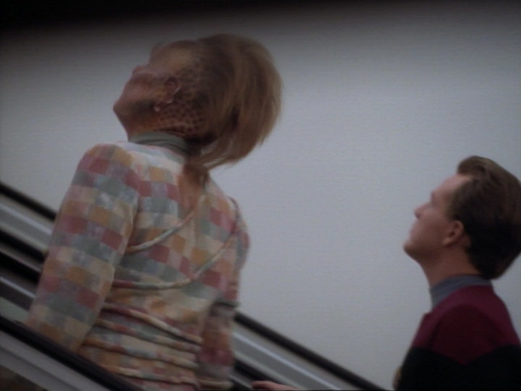 ariane179254_StarTrekVoyager_1x01_1x02-Caretaker_5450.jpg