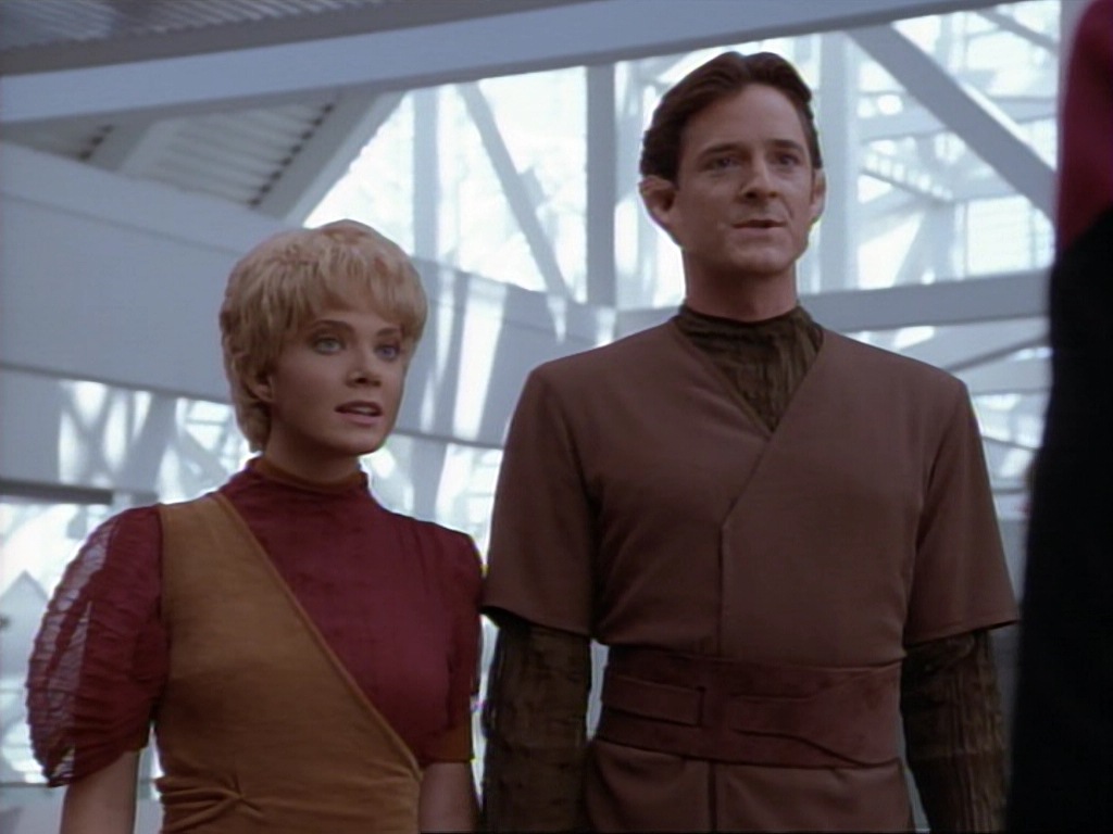 ariane179254_StarTrekVoyager_1x01_1x02-Caretaker_5479.jpg