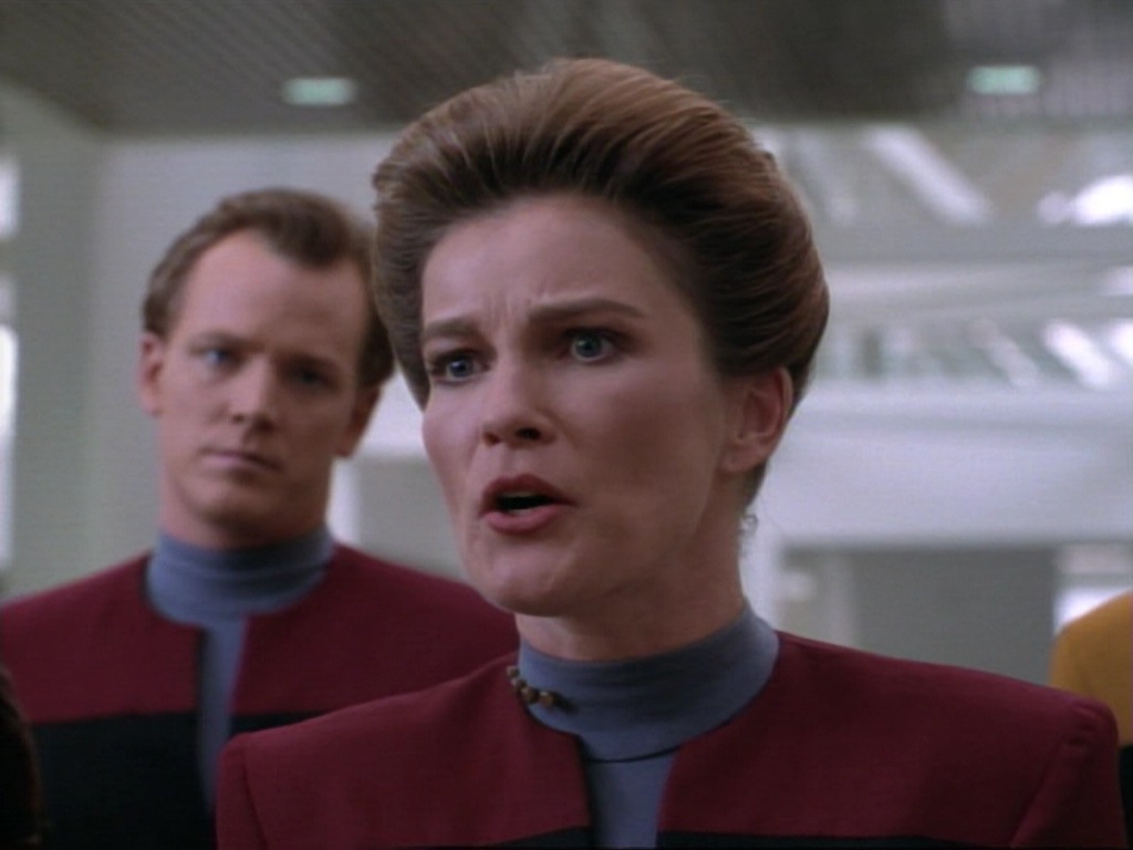 ariane179254_StarTrekVoyager_1x01_1x02-Caretaker_5483.jpg