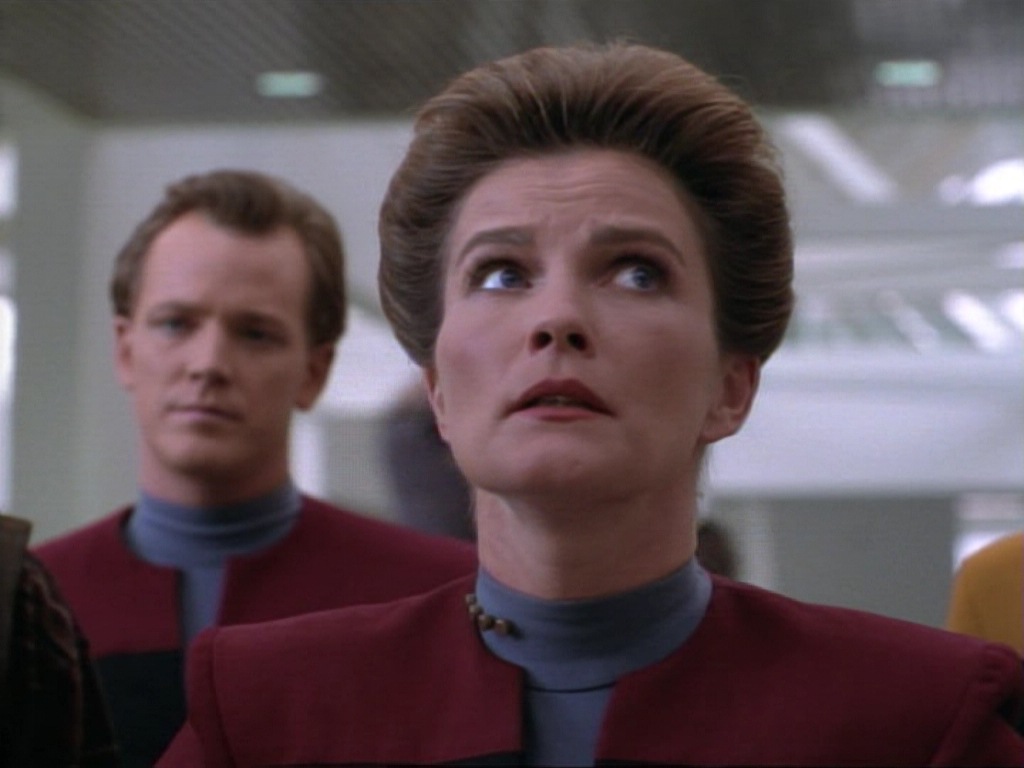 ariane179254_StarTrekVoyager_1x01_1x02-Caretaker_5488.jpg