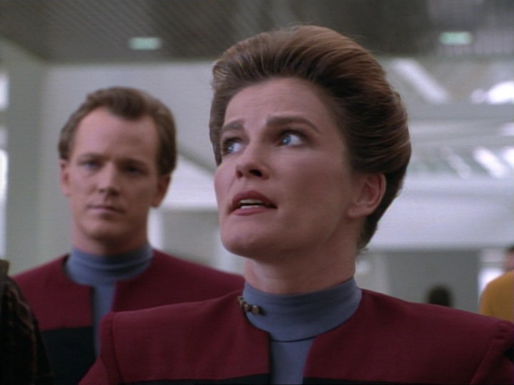 ariane179254_StarTrekVoyager_1x01_1x02-Caretaker_5490.jpg