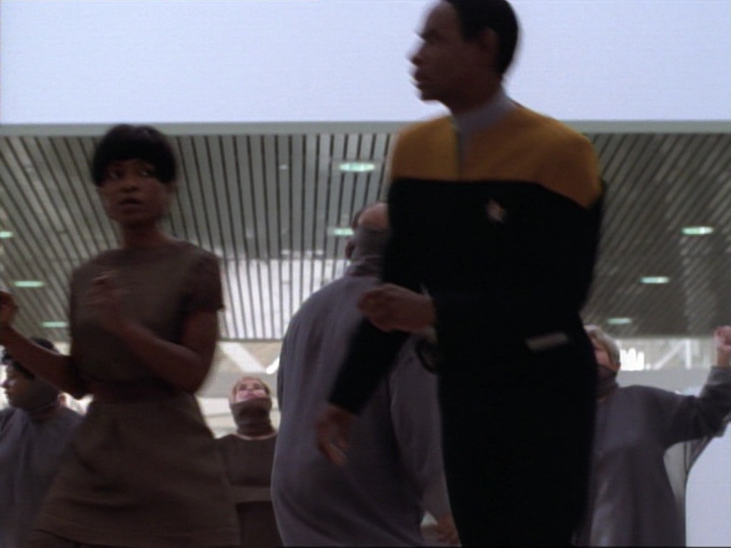 ariane179254_StarTrekVoyager_1x01_1x02-Caretaker_5503.jpg