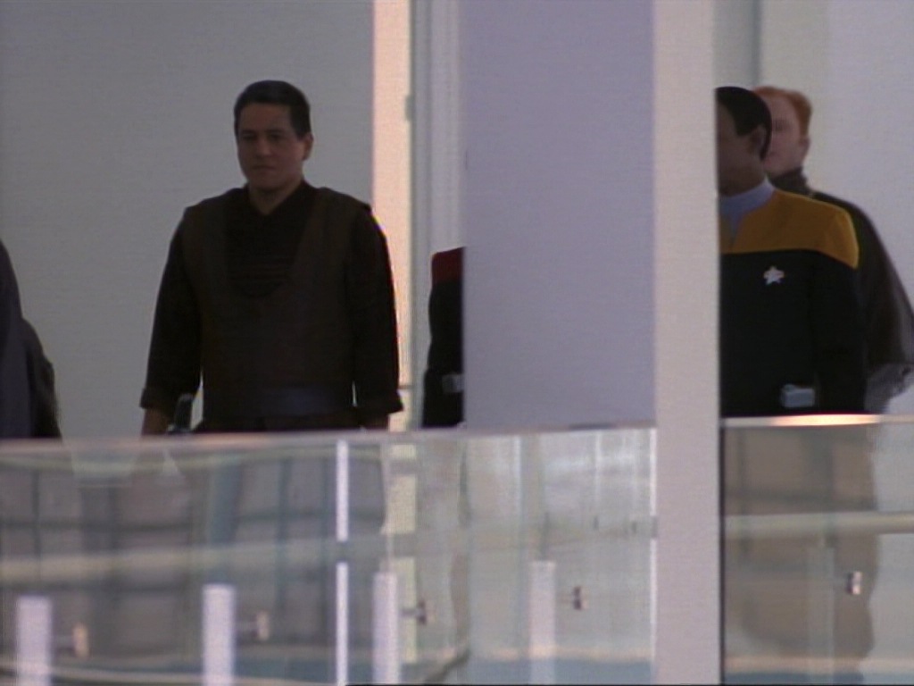 ariane179254_StarTrekVoyager_1x01_1x02-Caretaker_5535.jpg