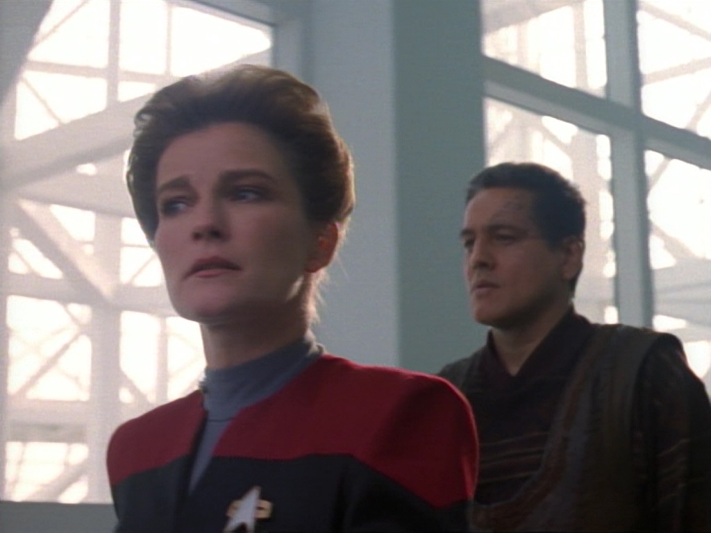 ariane179254_StarTrekVoyager_1x01_1x02-Caretaker_5570.jpg