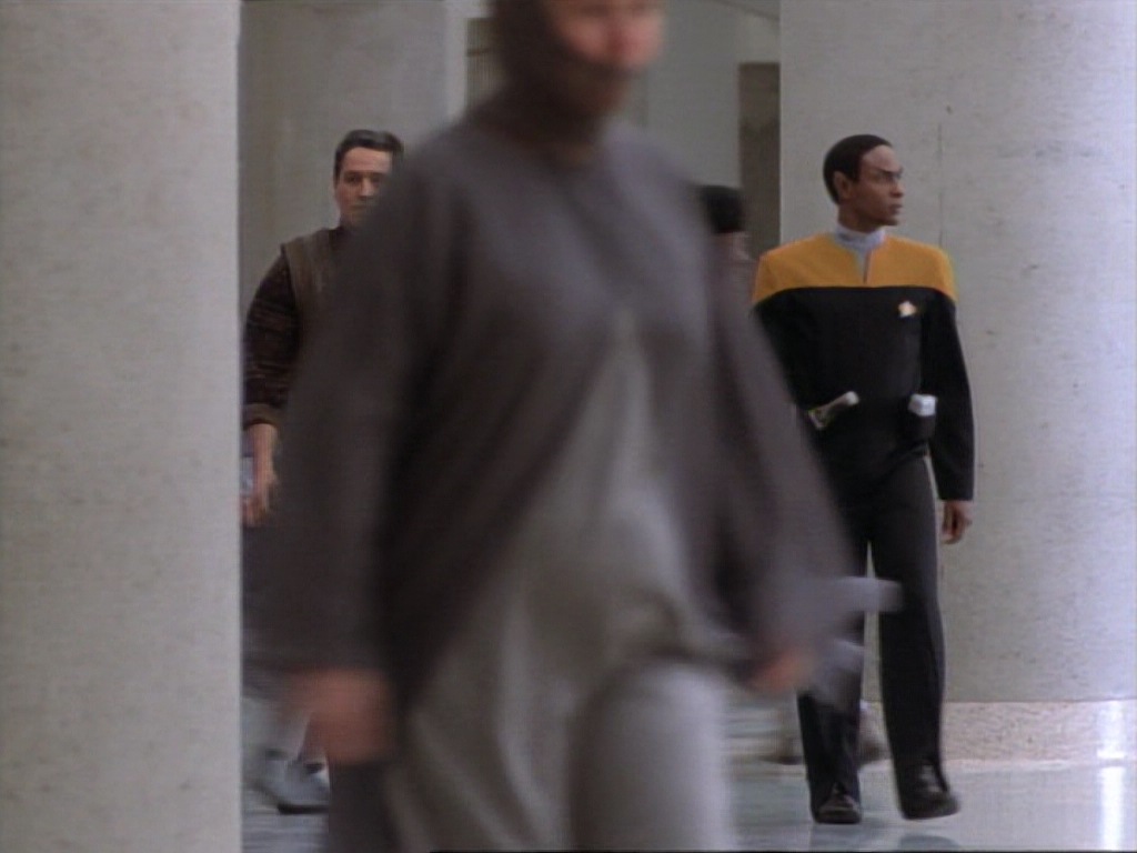 ariane179254_StarTrekVoyager_1x01_1x02-Caretaker_5623.jpg