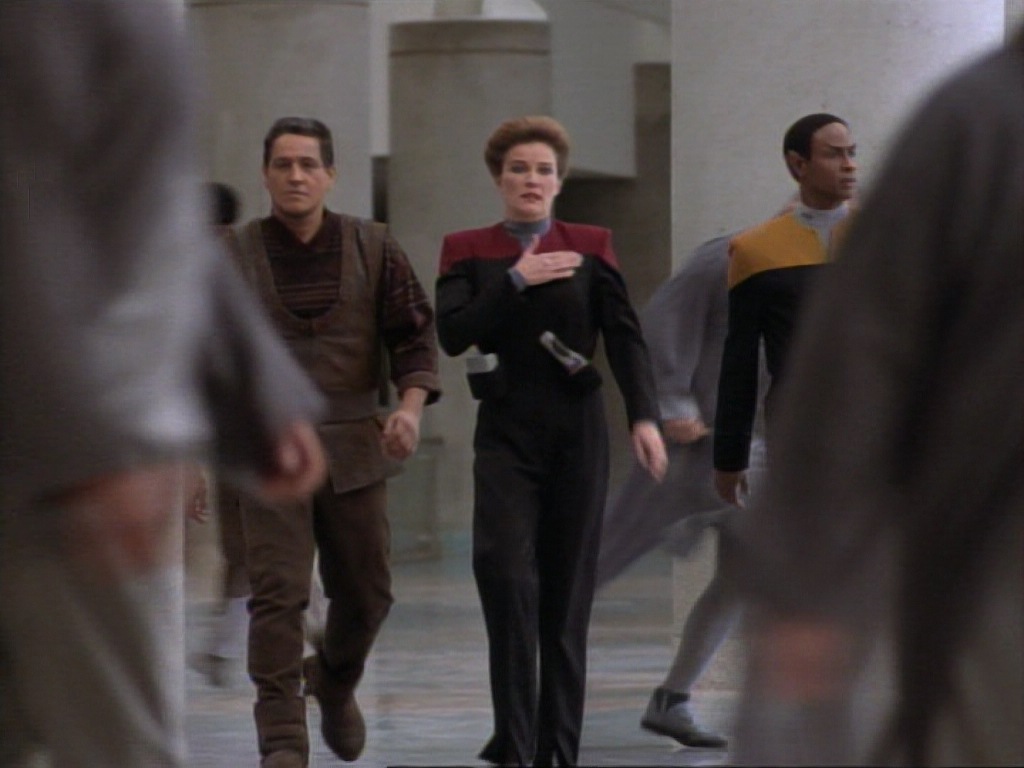 ariane179254_StarTrekVoyager_1x01_1x02-Caretaker_5624.jpg