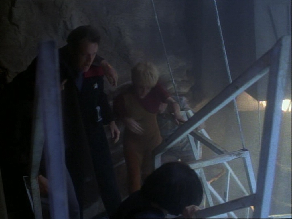 ariane179254_StarTrekVoyager_1x01_1x02-Caretaker_5709.jpg