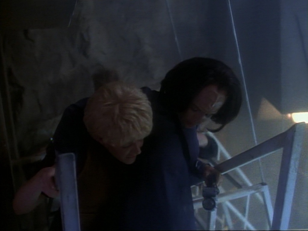 ariane179254_StarTrekVoyager_1x01_1x02-Caretaker_5723.jpg
