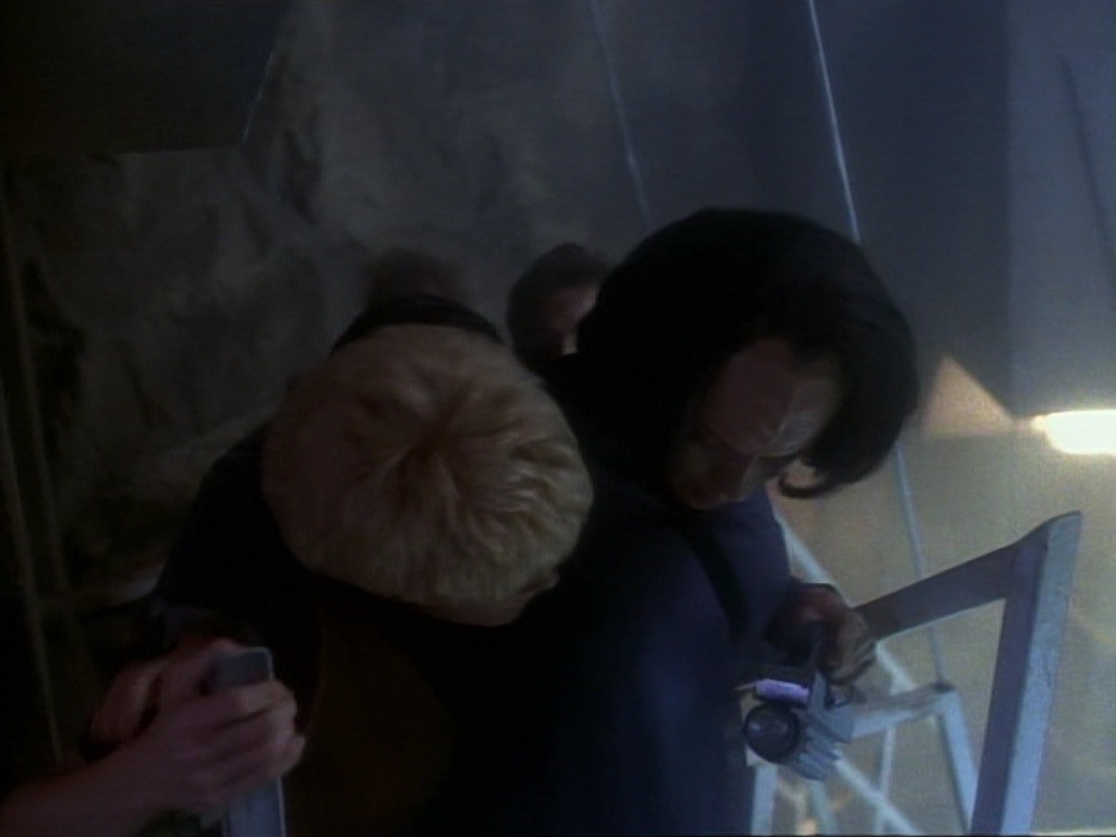 ariane179254_StarTrekVoyager_1x01_1x02-Caretaker_5724.jpg