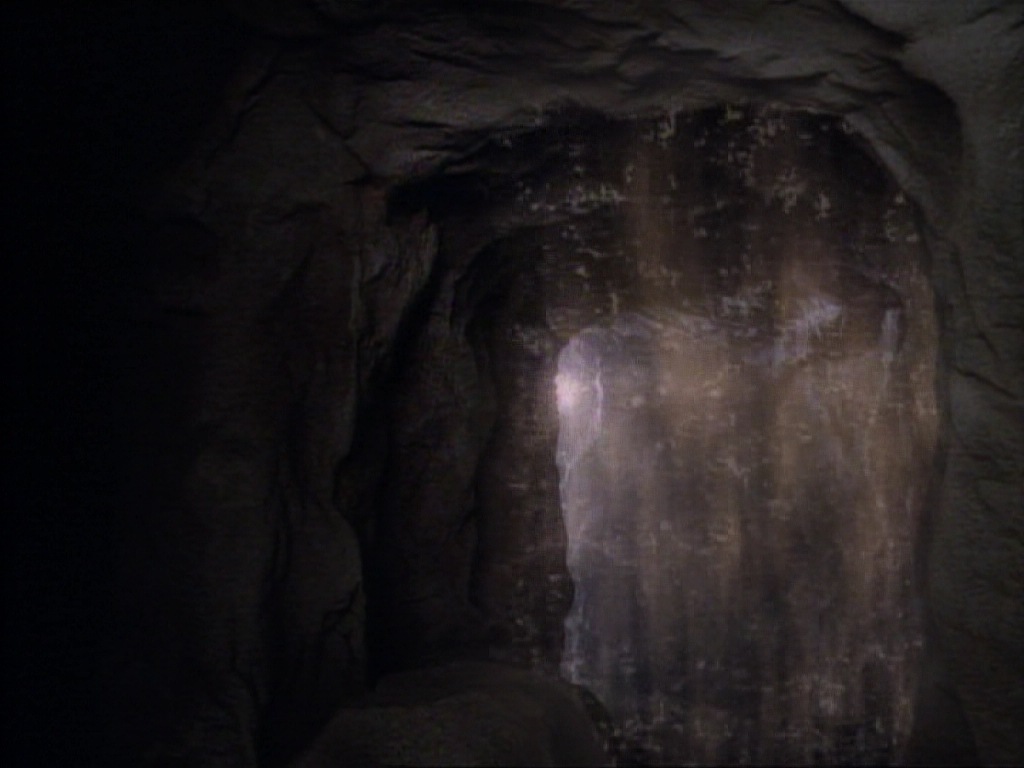 ariane179254_StarTrekVoyager_1x01_1x02-Caretaker_5734.jpg