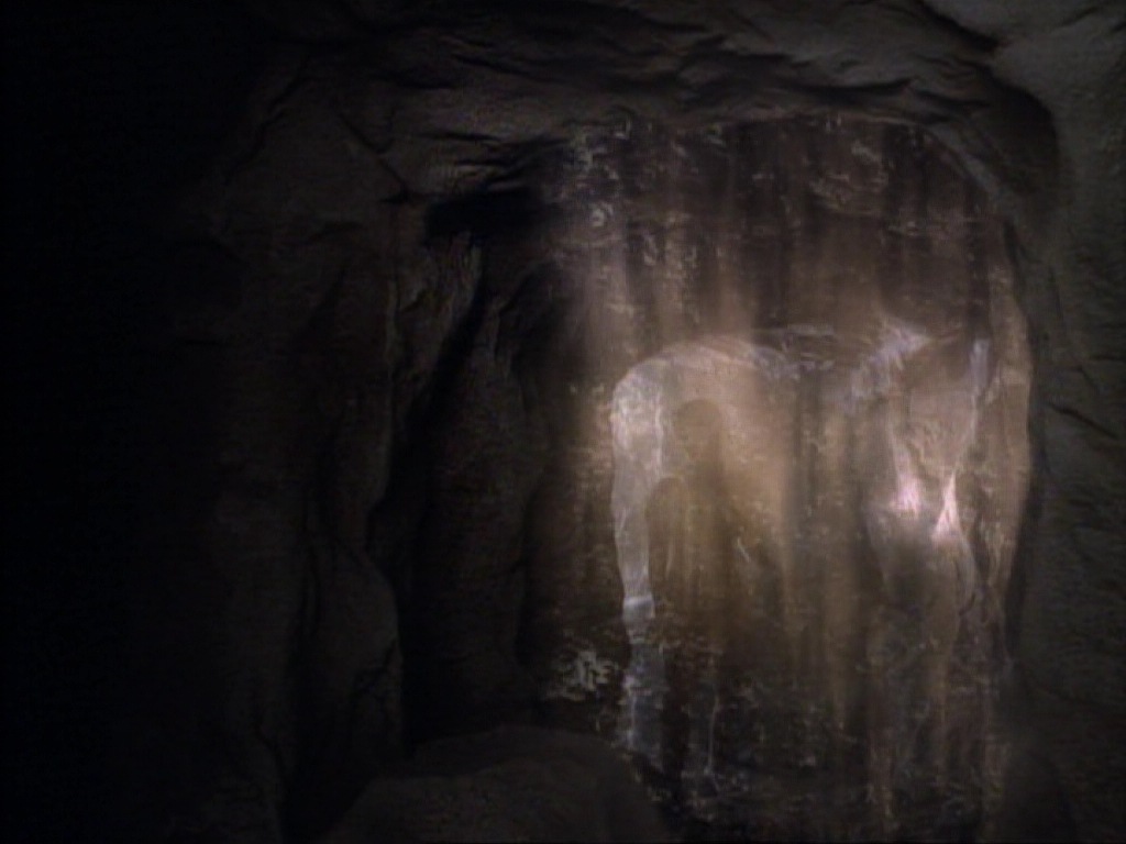 ariane179254_StarTrekVoyager_1x01_1x02-Caretaker_5738.jpg