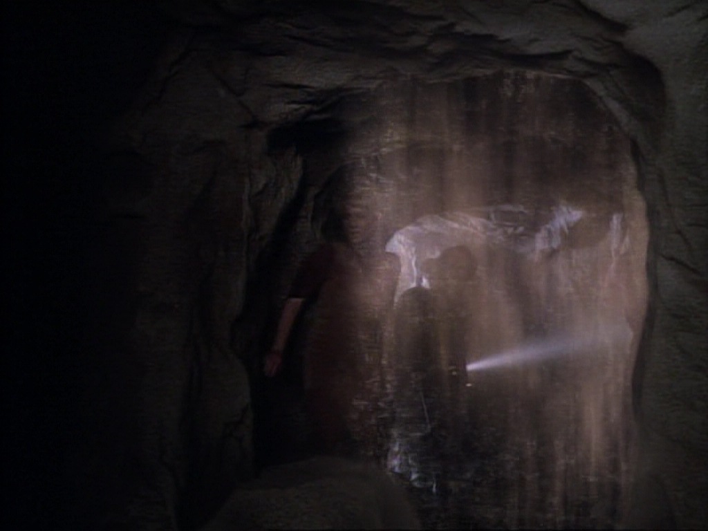 ariane179254_StarTrekVoyager_1x01_1x02-Caretaker_5741.jpg