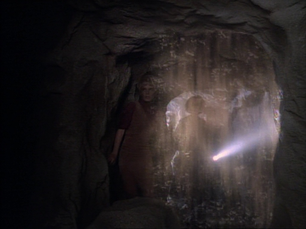 ariane179254_StarTrekVoyager_1x01_1x02-Caretaker_5742.jpg