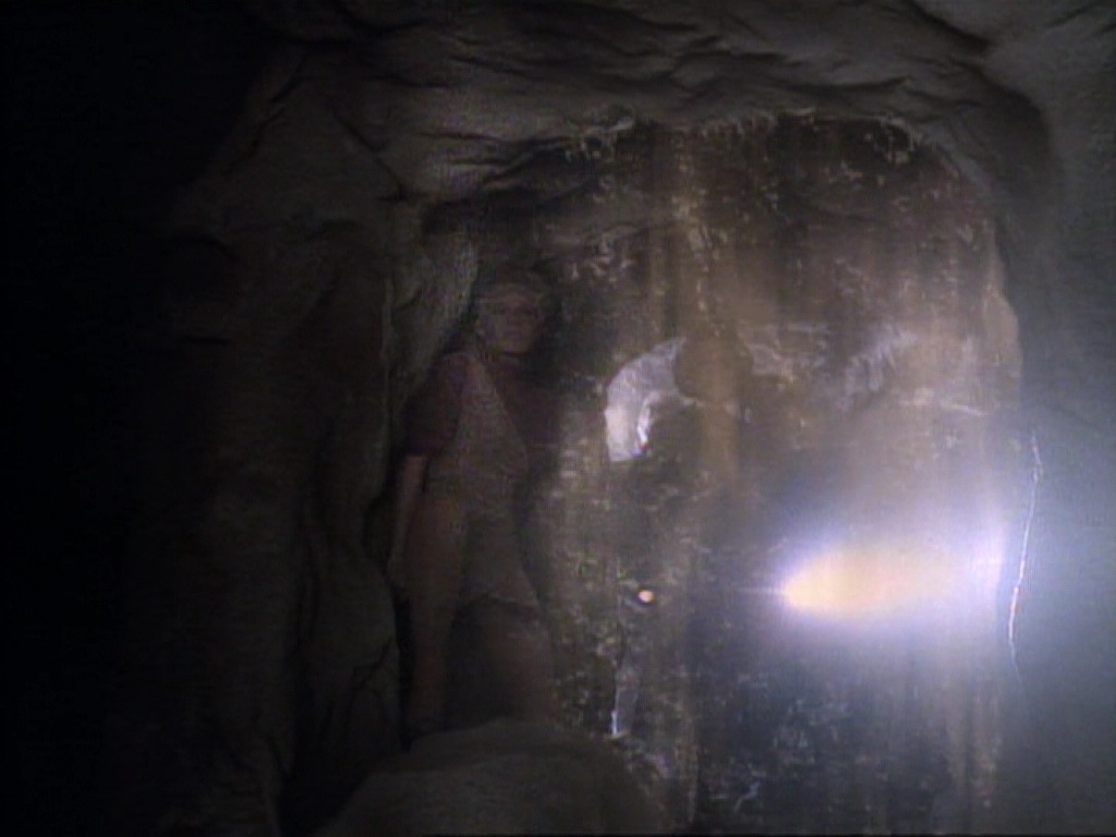 ariane179254_StarTrekVoyager_1x01_1x02-Caretaker_5743.jpg