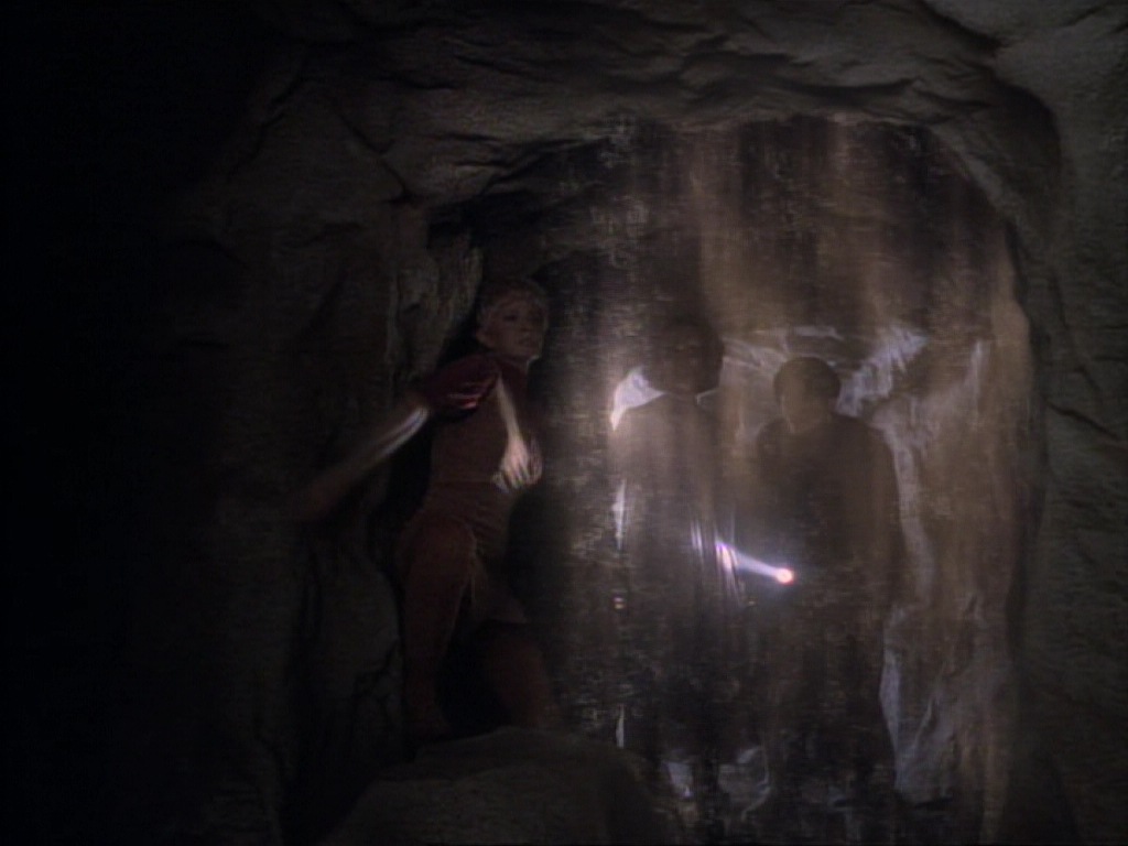 ariane179254_StarTrekVoyager_1x01_1x02-Caretaker_5744.jpg