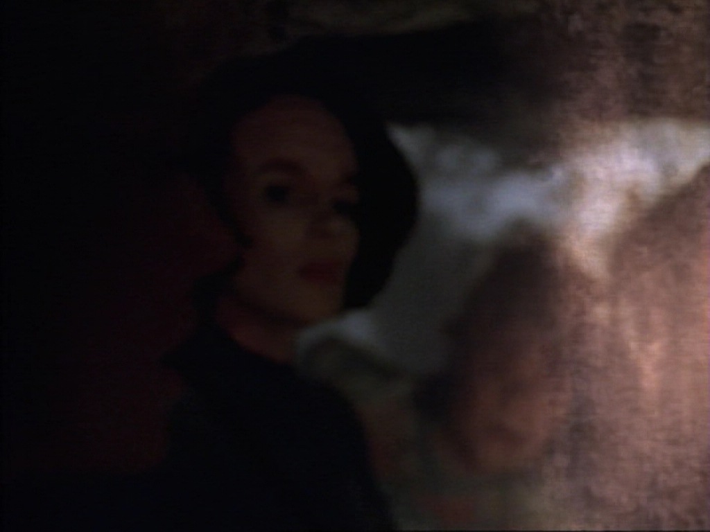 ariane179254_StarTrekVoyager_1x01_1x02-Caretaker_5751.jpg