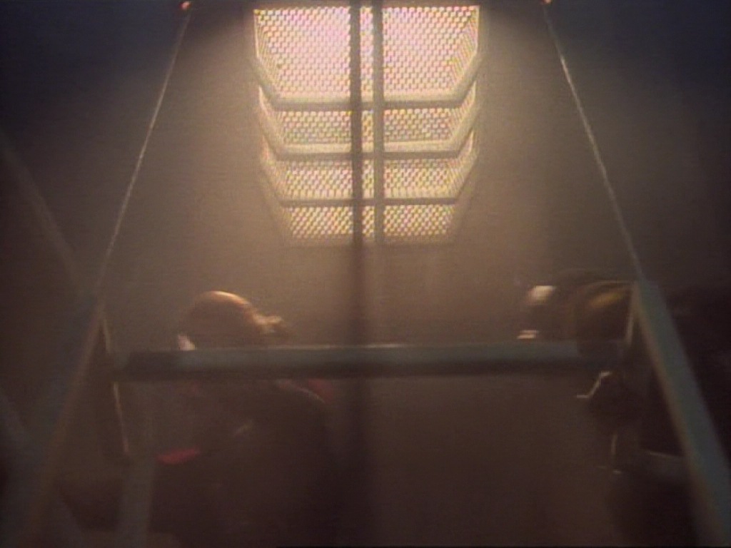 ariane179254_StarTrekVoyager_1x01_1x02-Caretaker_5765.jpg