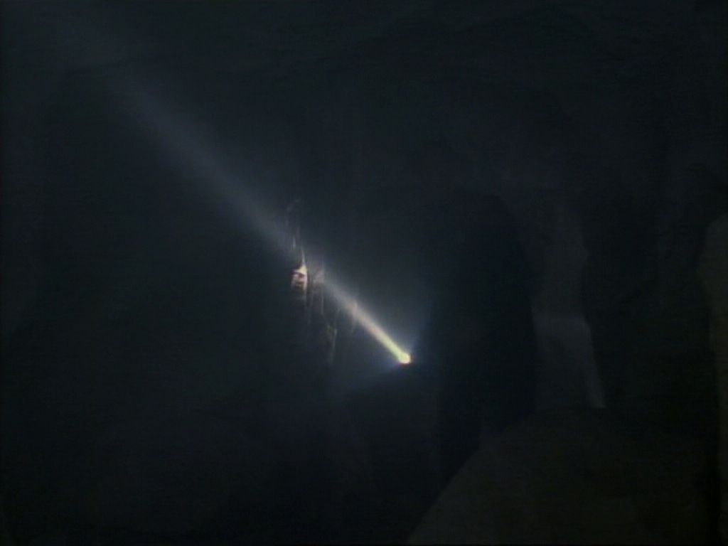 ariane179254_StarTrekVoyager_1x01_1x02-Caretaker_5779.jpg