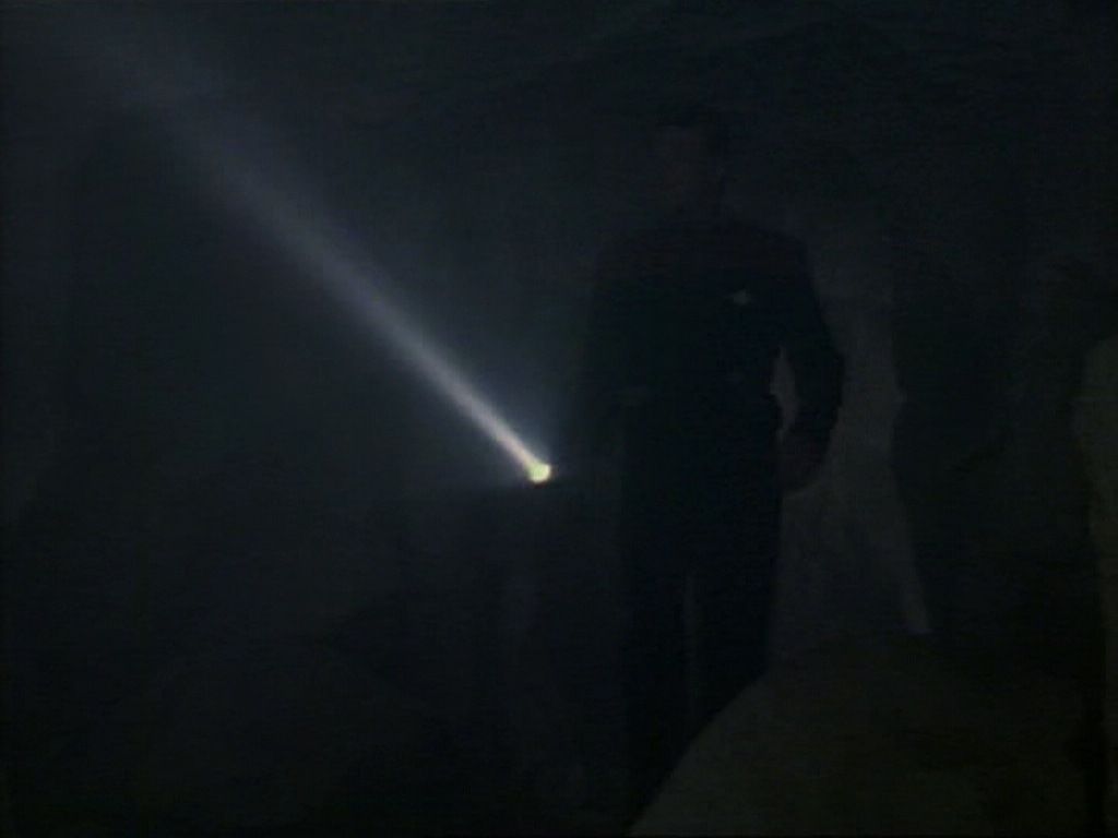 ariane179254_StarTrekVoyager_1x01_1x02-Caretaker_5781.jpg