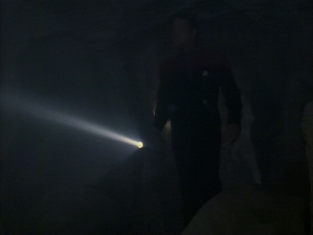 ariane179254_StarTrekVoyager_1x01_1x02-Caretaker_5782.jpg