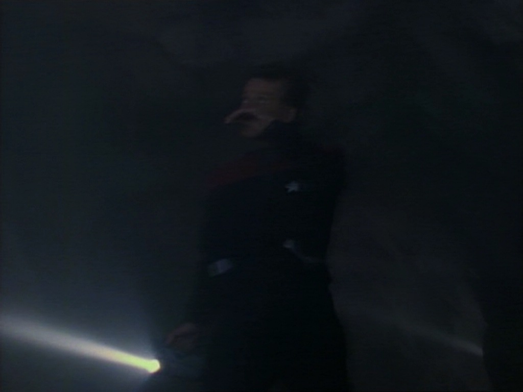 ariane179254_StarTrekVoyager_1x01_1x02-Caretaker_5784.jpg