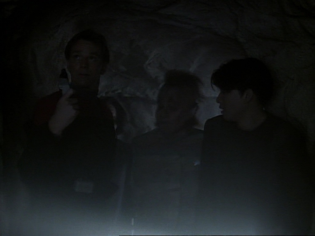 ariane179254_StarTrekVoyager_1x01_1x02-Caretaker_5799.jpg
