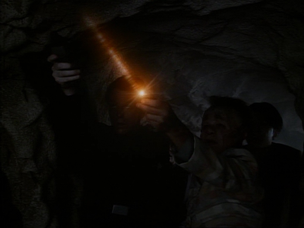 ariane179254_StarTrekVoyager_1x01_1x02-Caretaker_5805.jpg