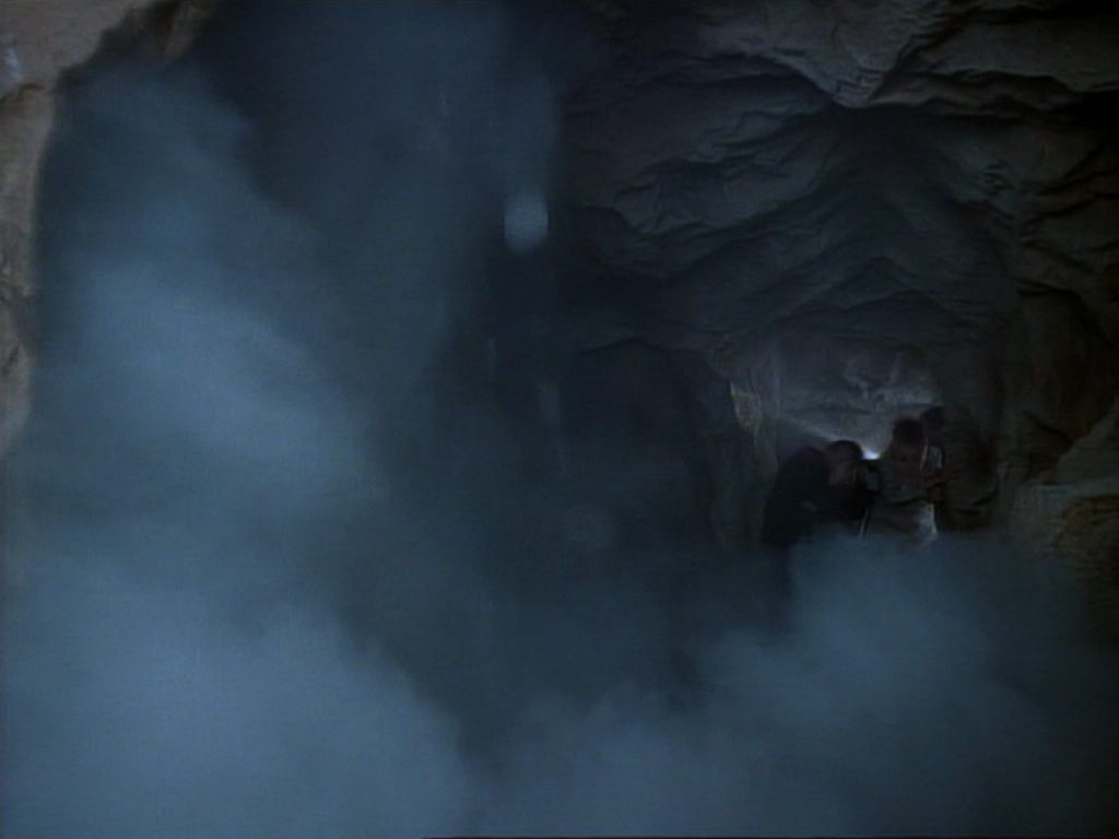 ariane179254_StarTrekVoyager_1x01_1x02-Caretaker_5810.jpg