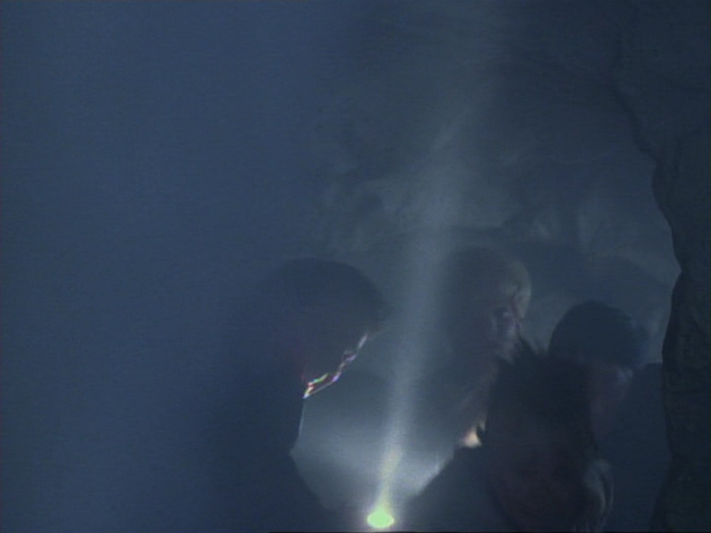 ariane179254_StarTrekVoyager_1x01_1x02-Caretaker_5812.jpg