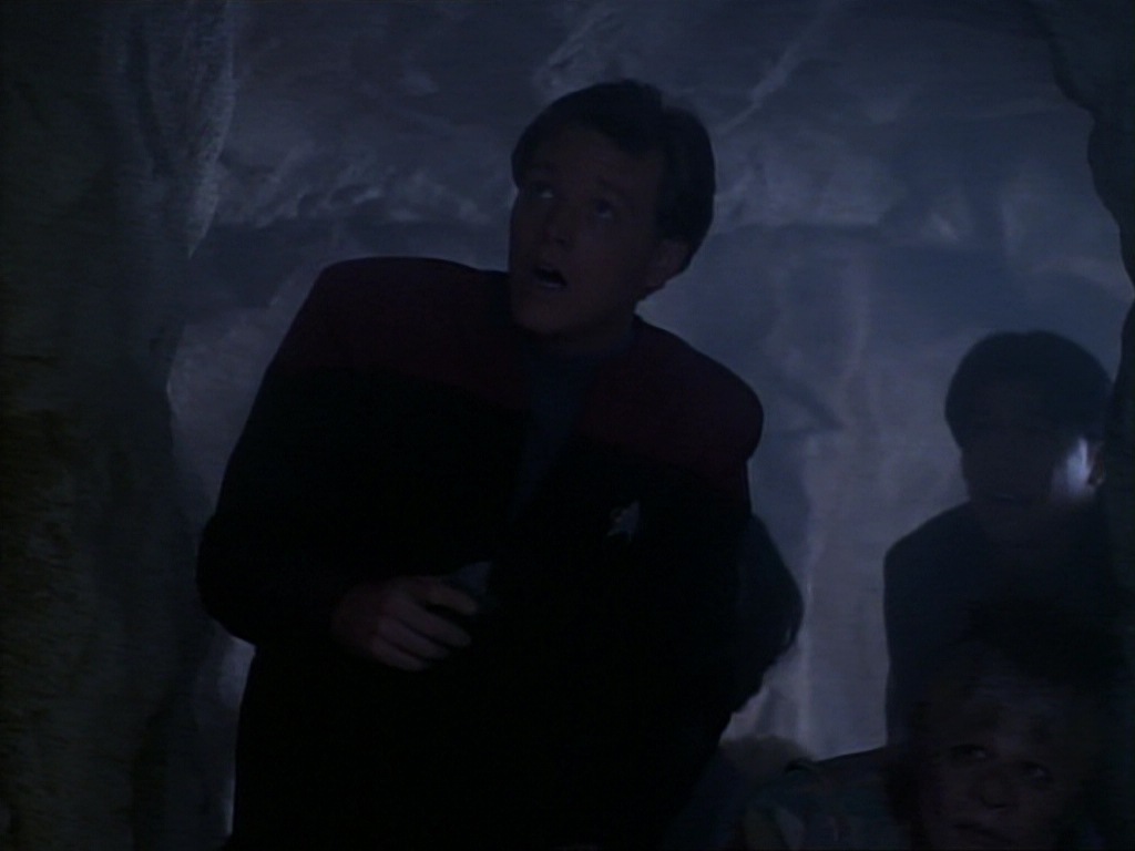 ariane179254_StarTrekVoyager_1x01_1x02-Caretaker_5822.jpg