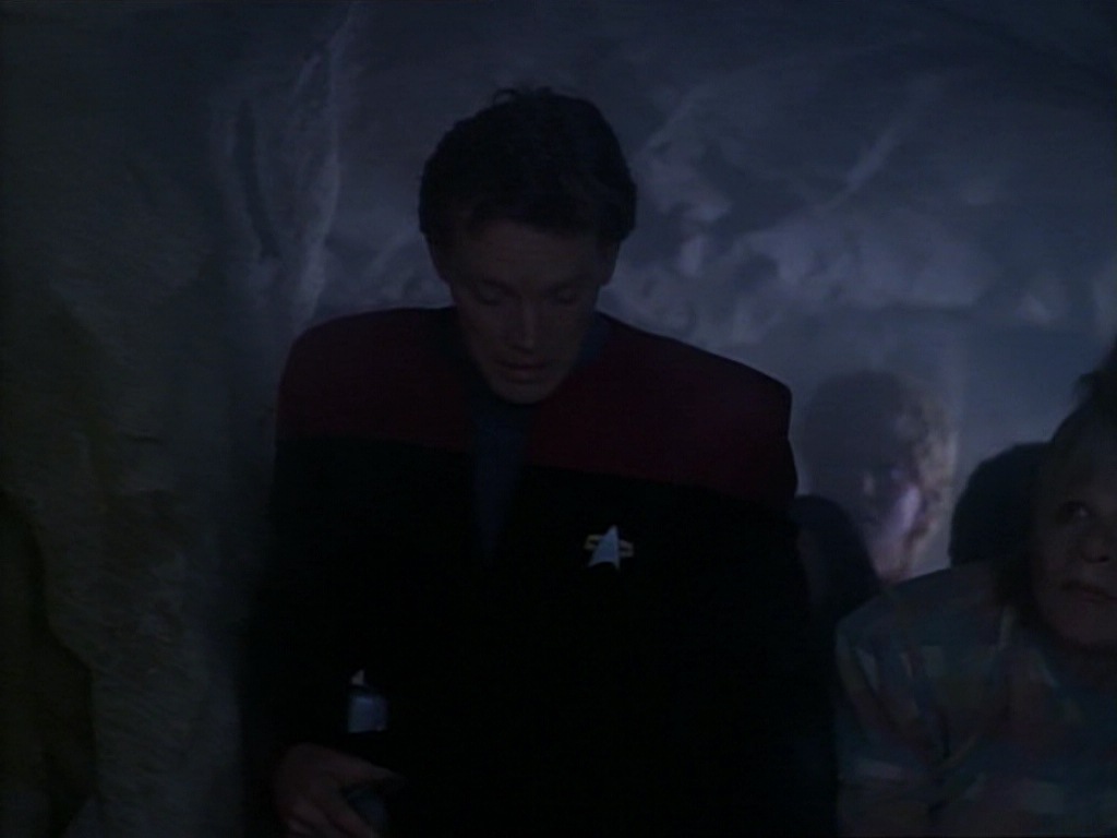 ariane179254_StarTrekVoyager_1x01_1x02-Caretaker_5824.jpg