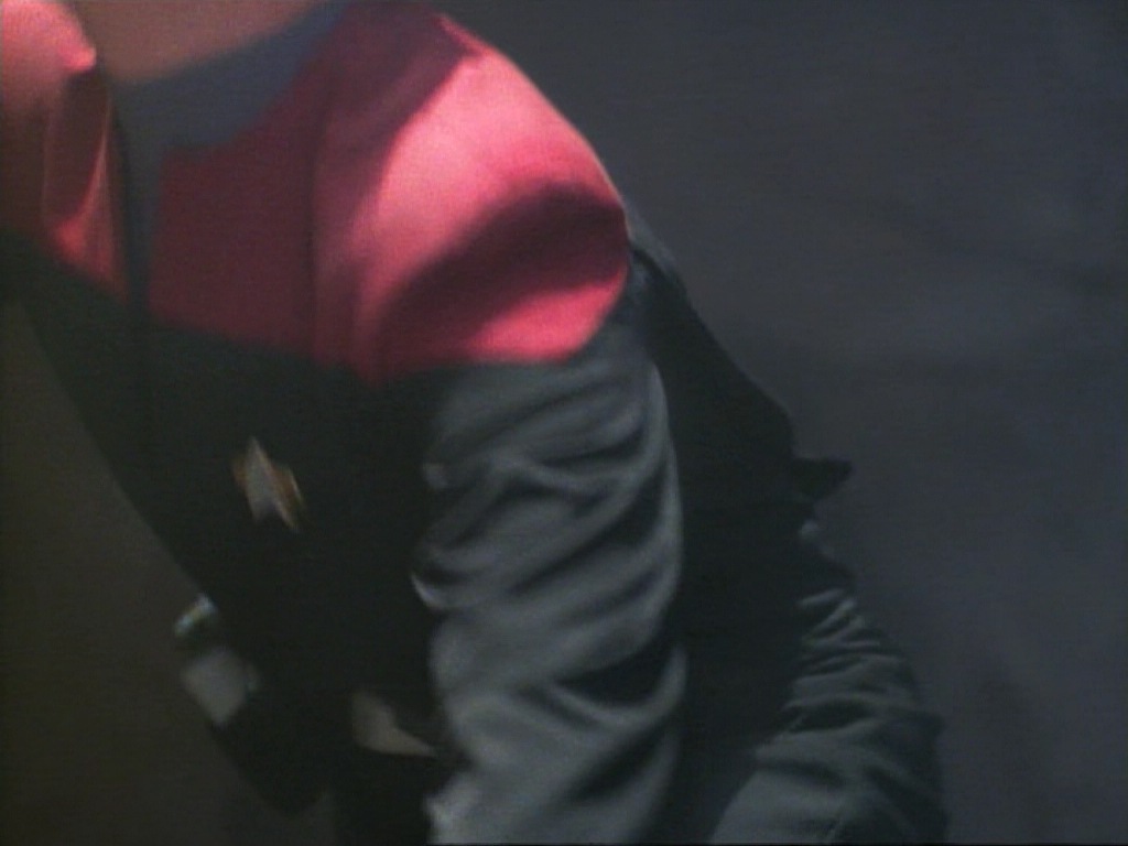ariane179254_StarTrekVoyager_1x01_1x02-Caretaker_5833.jpg