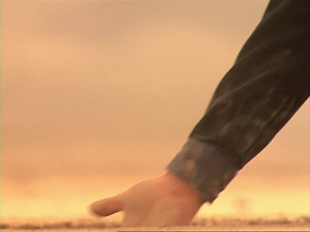ariane179254_StarTrekVoyager_1x01_1x02-Caretaker_5871.jpg
